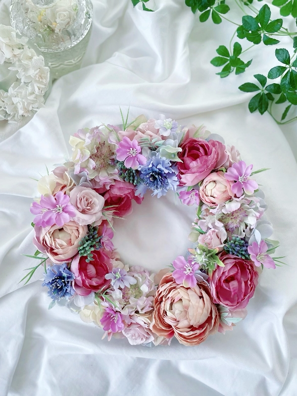 purpleflowerwreath♡‪ パープル系のアーティフィシャルリースです♡
お花のバランスにちょっと悪戦苦闘しましたが…
たくさんお花を使ったのでふわふわフラワーリースになりました(笑)

実はこのリースは…
母の日にパープル好きの orangelip
