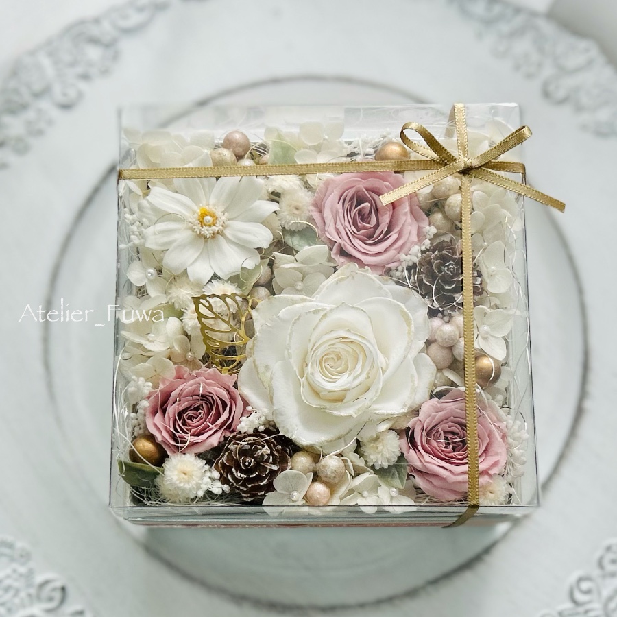 ♥️感謝品♠️o○フラワーアレンジ　薔薇とハハコ草のフラワーアレンジ No.3 ♥️感謝品♠️o○フラワーアレンジ 薔薇とハハコ草のフラワーアレンジ