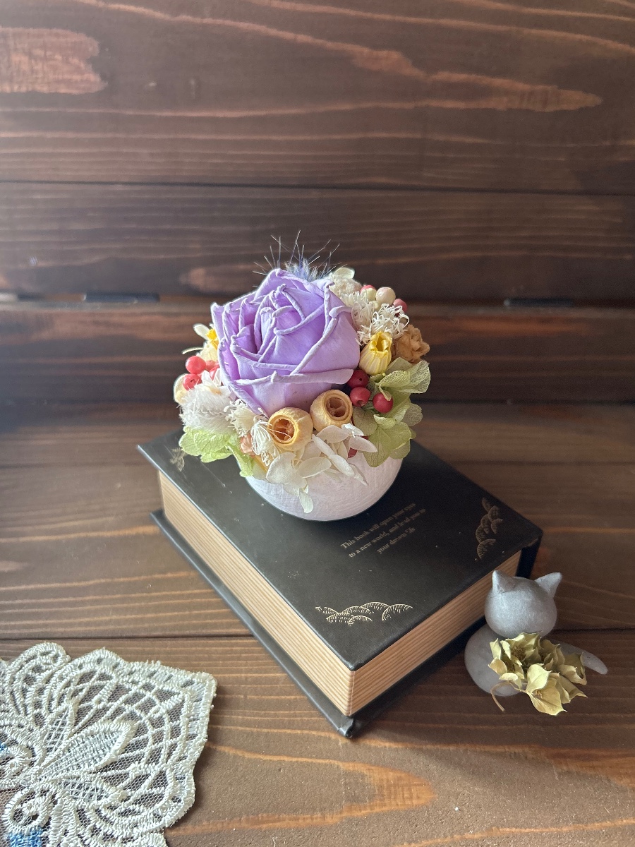 春の誕生花　ラナンキュラスのベルカップアレンジ