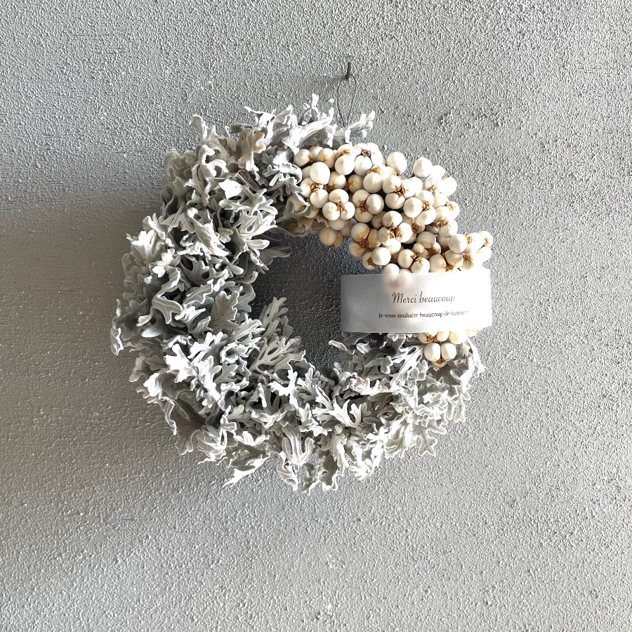 ナンキンハゼとダスティーミラーのリース x1756807635_1887181435.jpg.