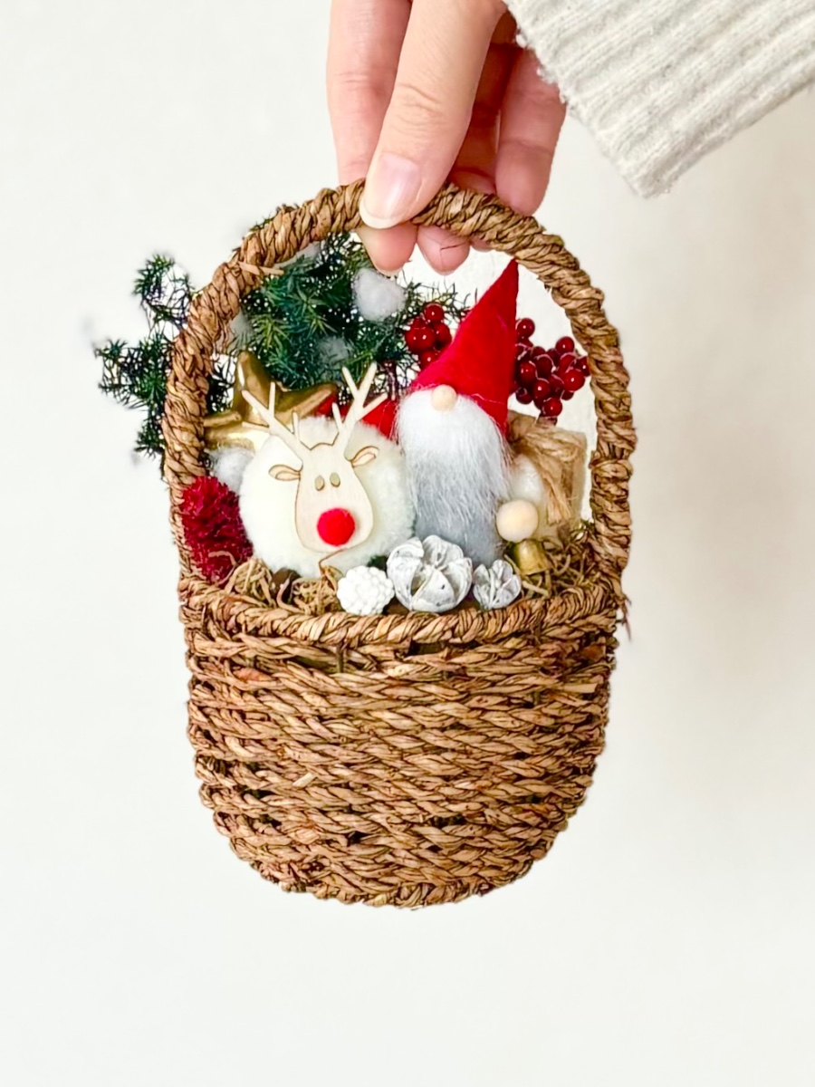 クリスマス❣️うさぎサンタ、トナカイフラワーアレンジ❁⃘*.゜ クリスマス❣️うさぎサンタ、トナカイフラワーアレンジ❁⃘*.゜