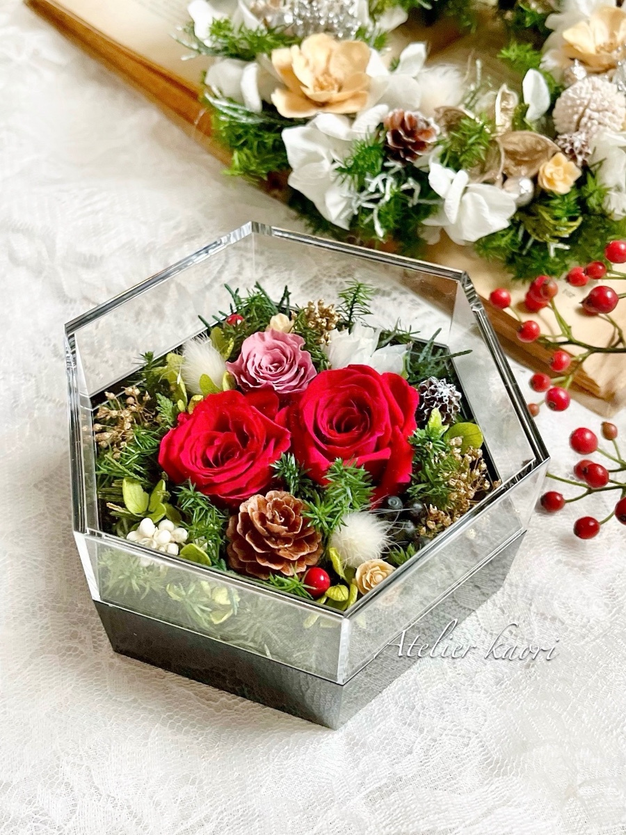 六角形ボックスのクリスマスアレンジ｜Fla-co（フラコ） - フラワー