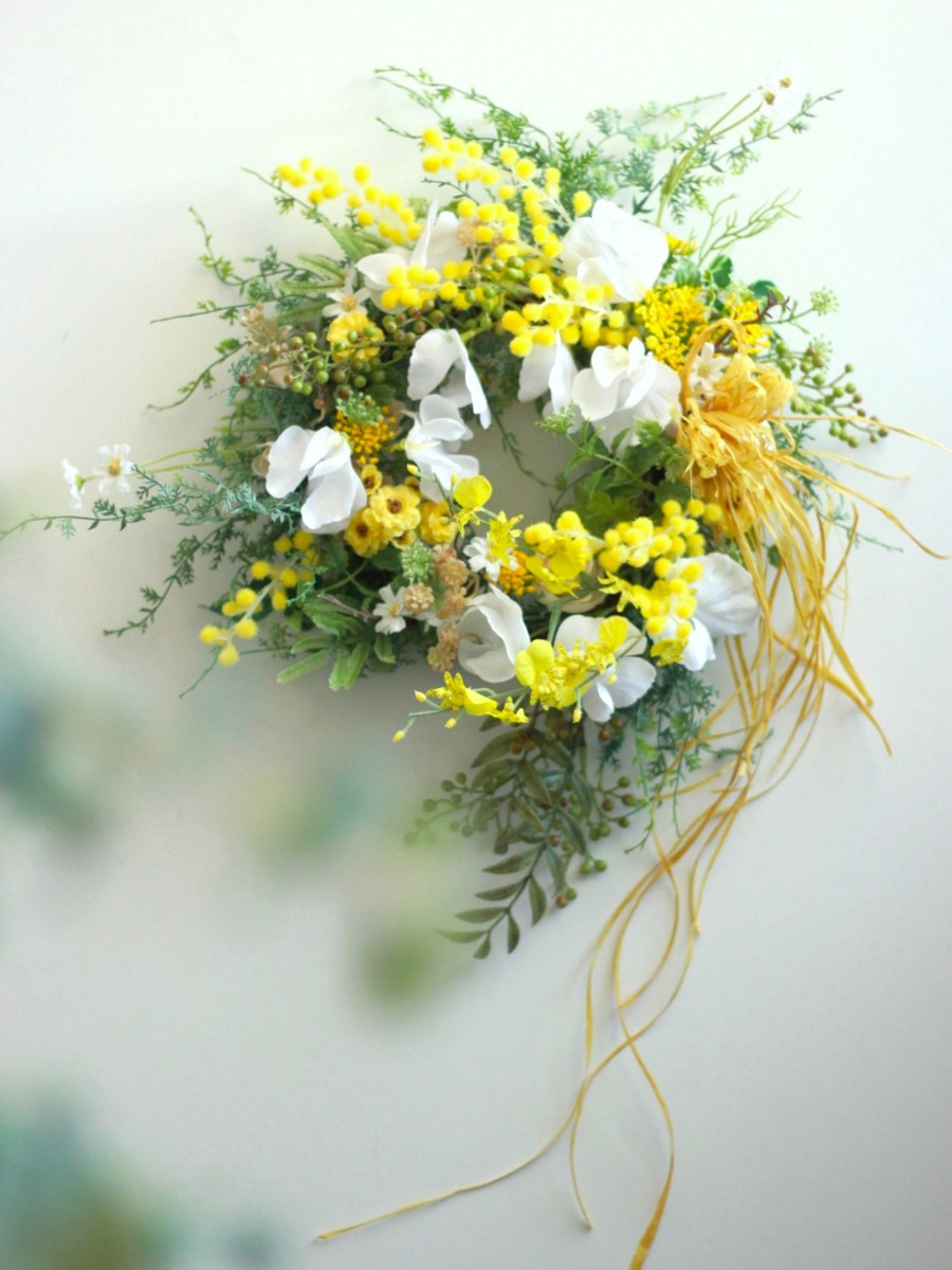スイートピーとミモザのナチュラルリース｜Fla-co（フラコ