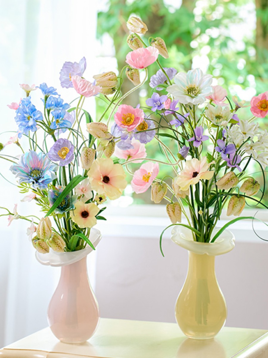 キラキラ水や光のイメージ春の花々