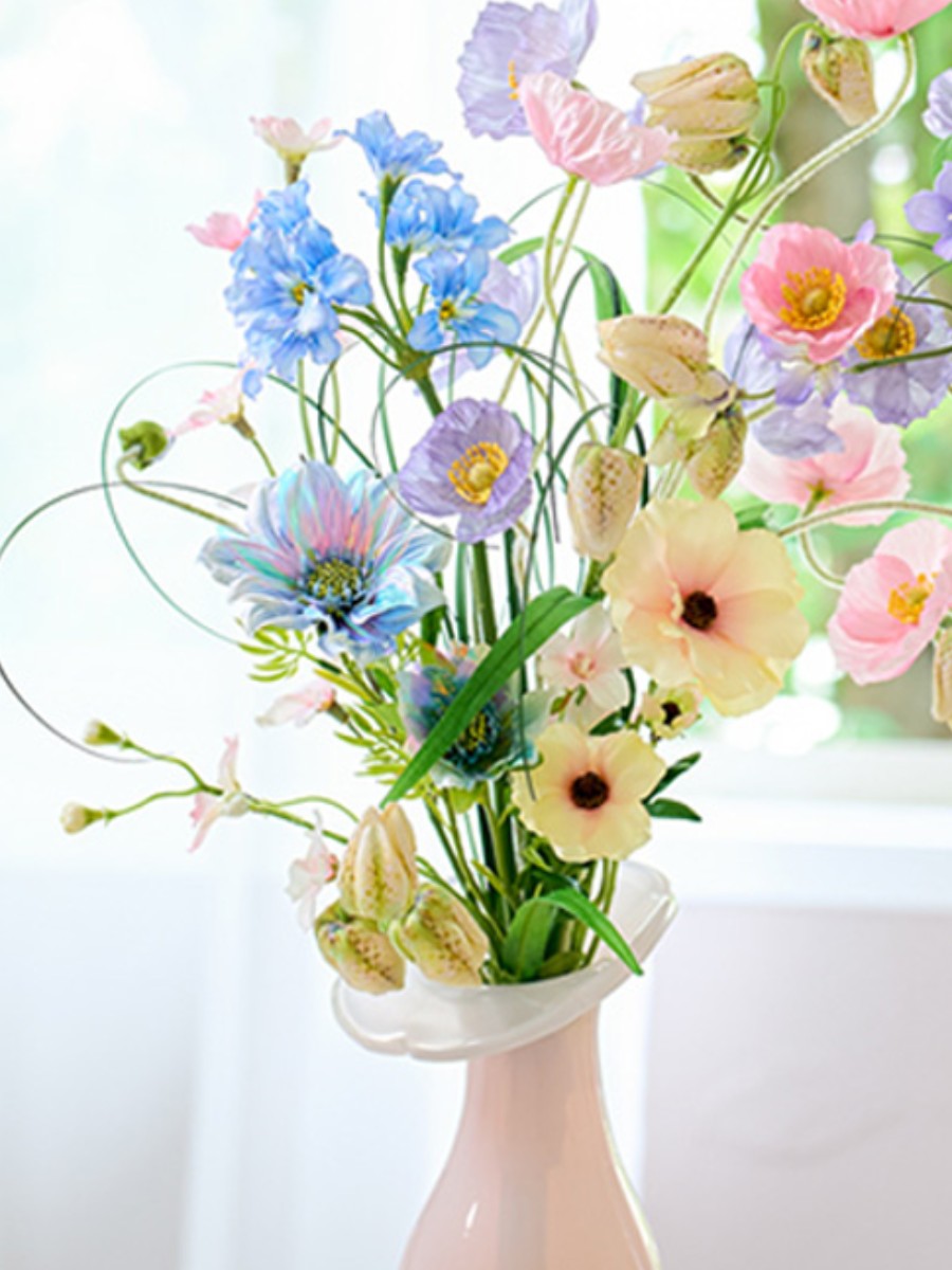 キラキラ水や光のイメージ春の花々