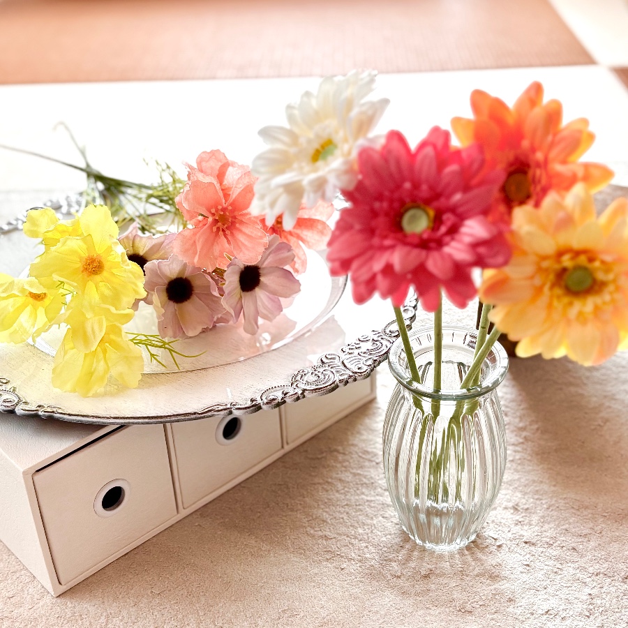 小さな花瓶と秋の花セット