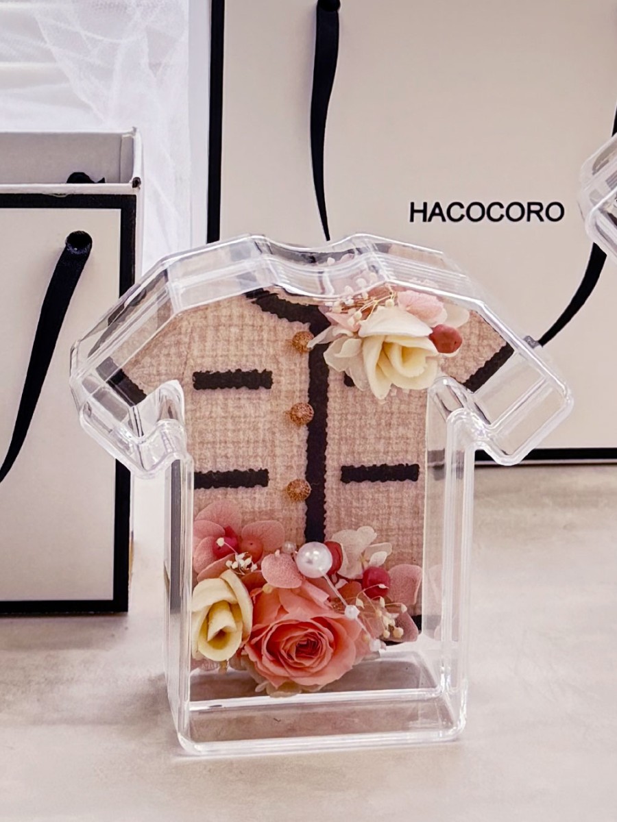 服をモチーフにしたケースアレンジギフト