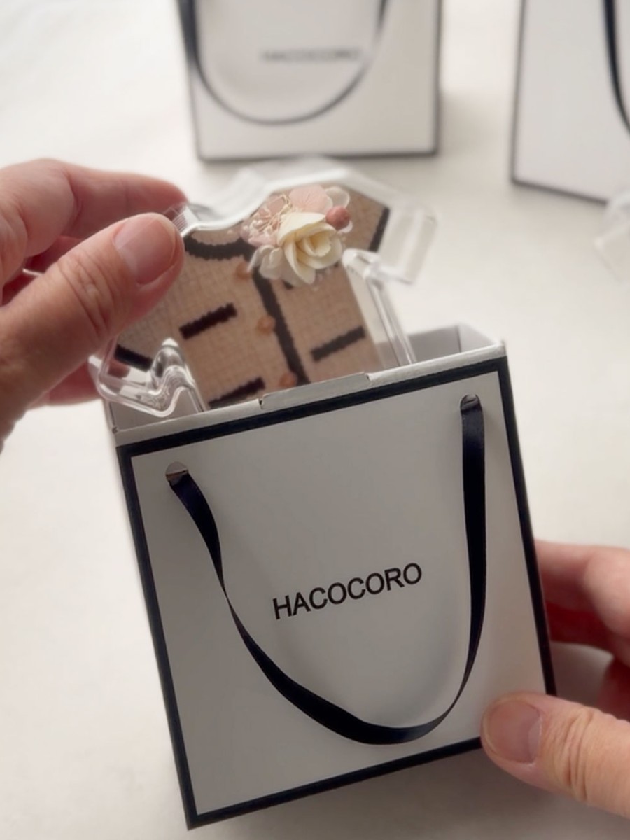 服をモチーフにしたケースアレンジギフト