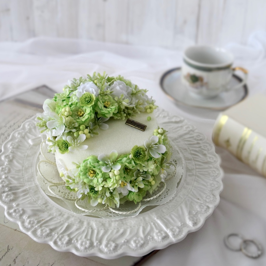 リングピローにもなるフラワーケーキ