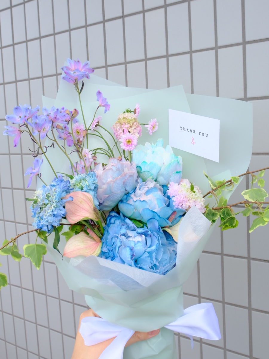 重ねブルー×ピンクの芍薬ブーケ