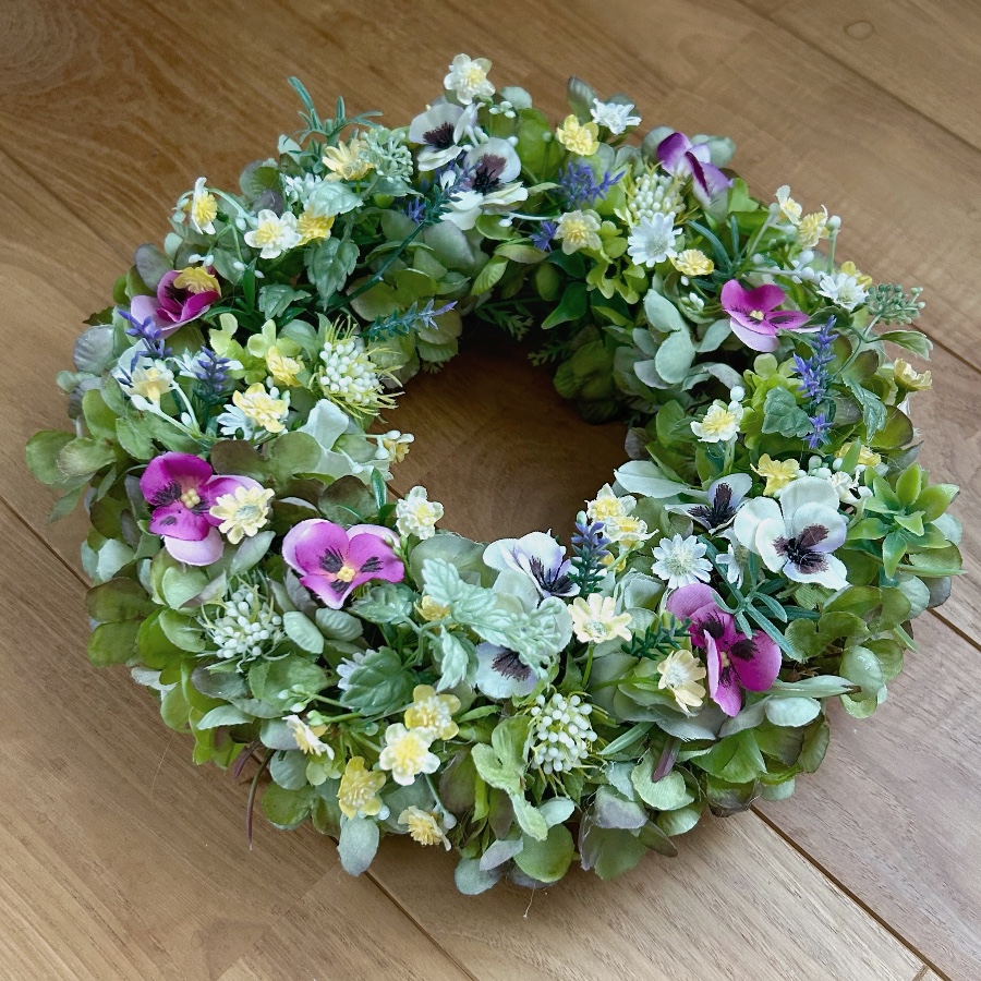 紫陽花とビオラ小花のリース