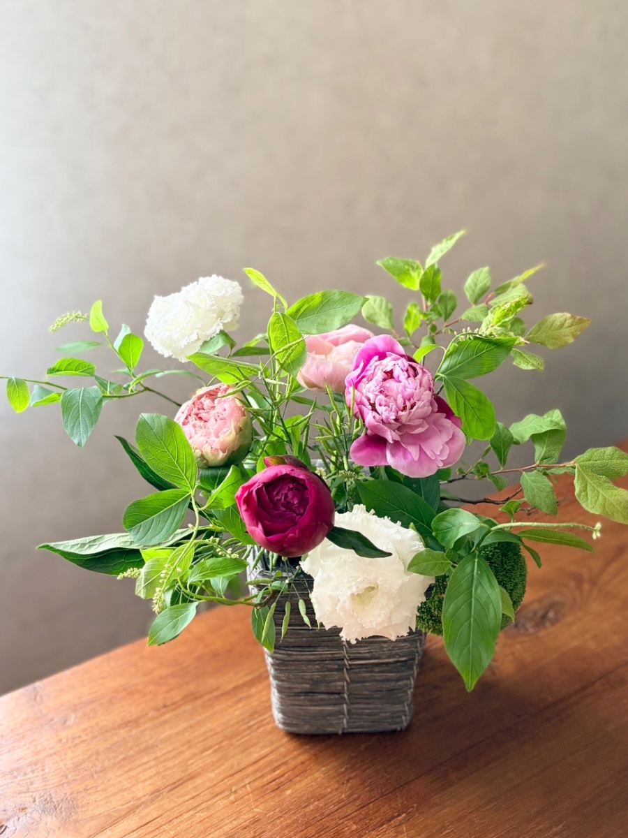 芍薬とトルコ桔梗のアレンジメント