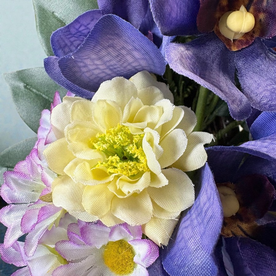 紫オーキッドと小菊の仏花 〜想いをやさしく彩る供花〜｜Fla-co