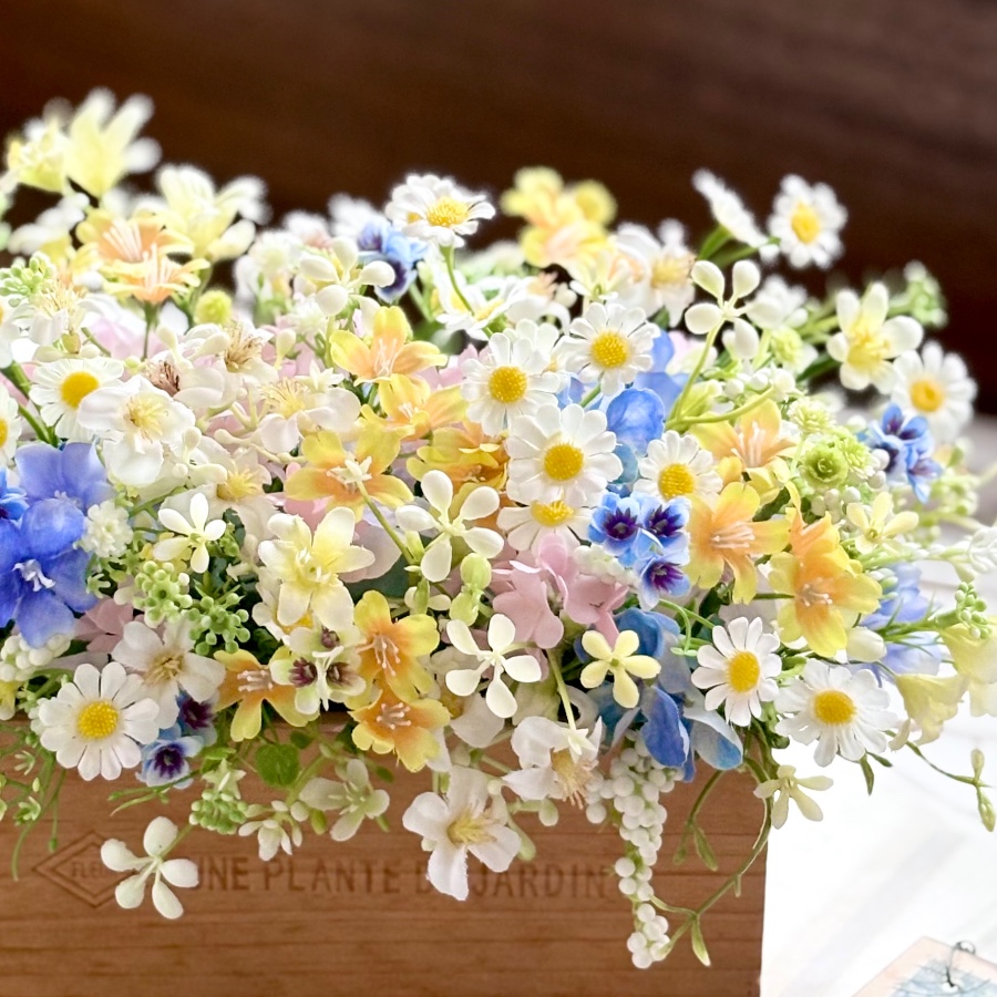 小花の木箱アレンジ