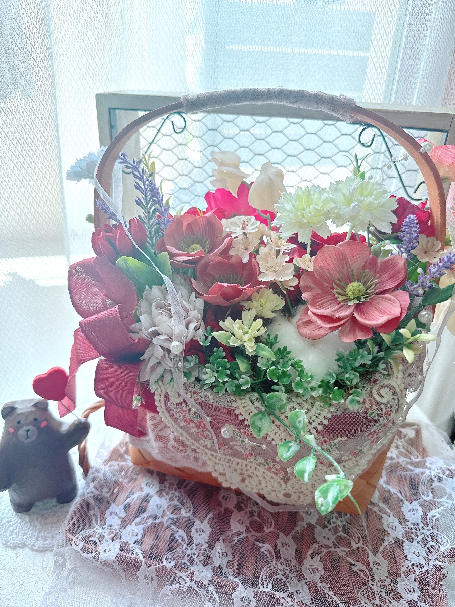 恋するアネモネのカゴアレンジ