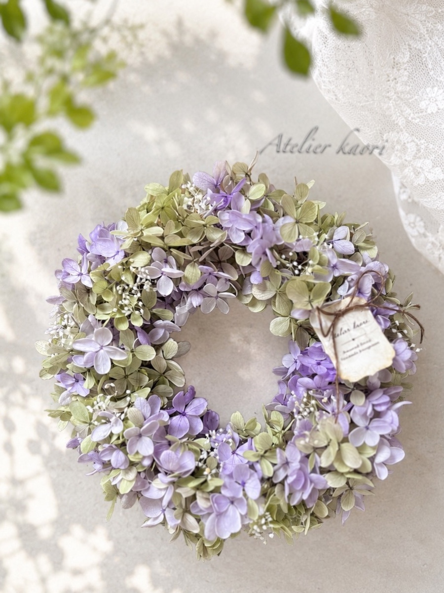 優しいラベンダーグリーンの紫陽花リース｜Fla-co（フラコ