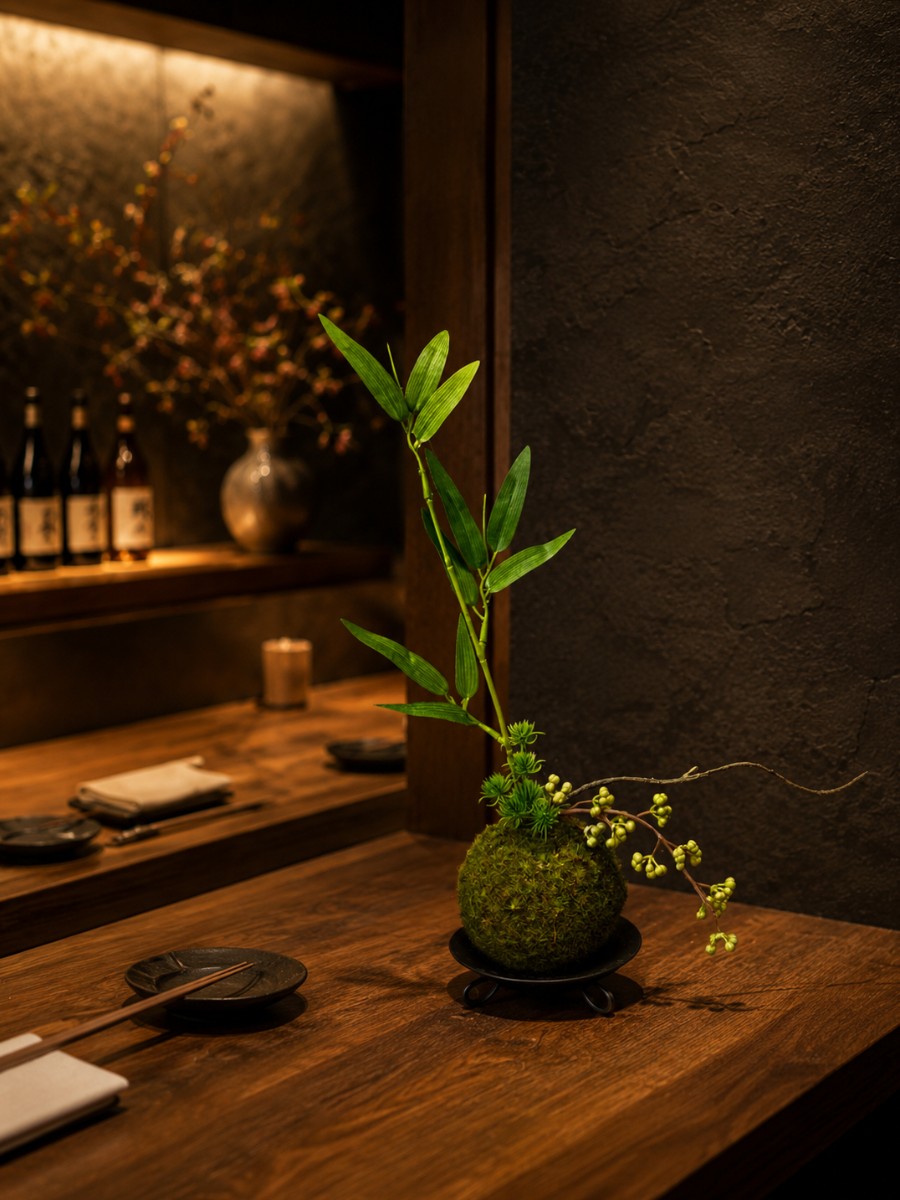 青もみじと笹の苔玉アレンジ