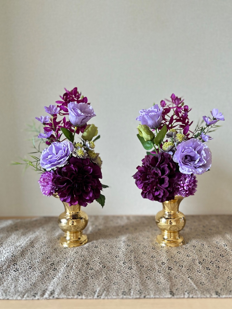 紫グラデーションが華麗な仏花