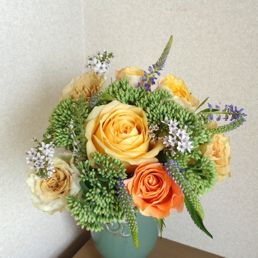 夏の小さな誕生日祝いの花束