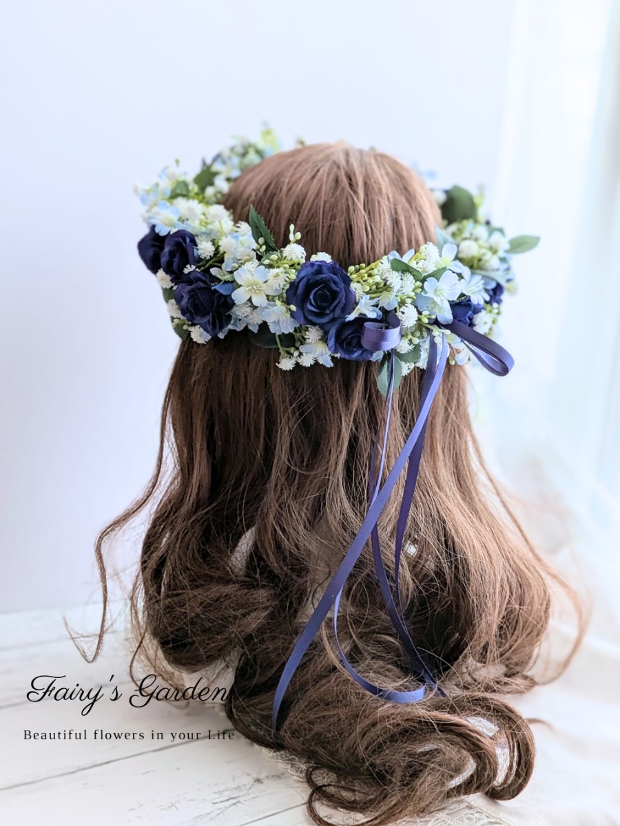 青いバラの花冠