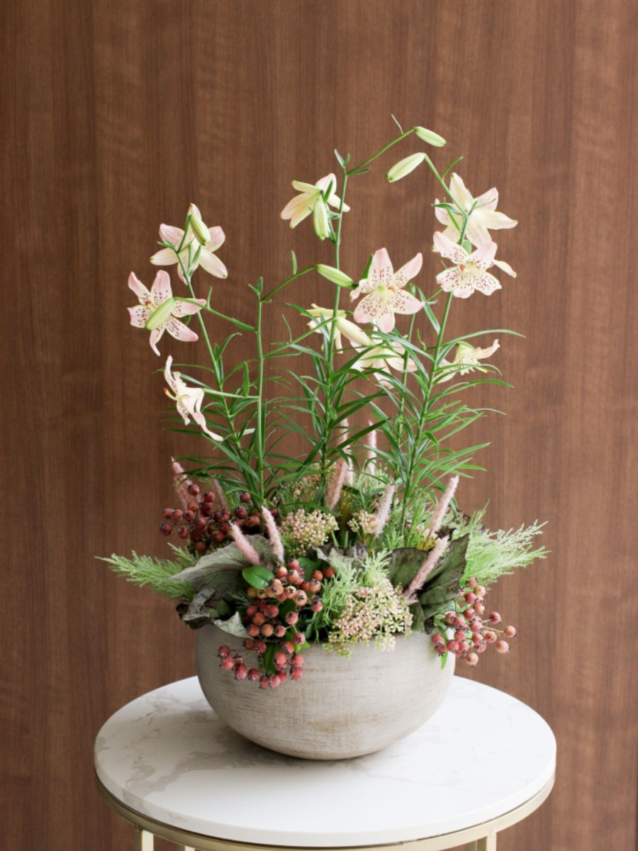 生花と造花のハイブリッドデザイン　生花がなくなった後ベースだけで飾れるアイデア