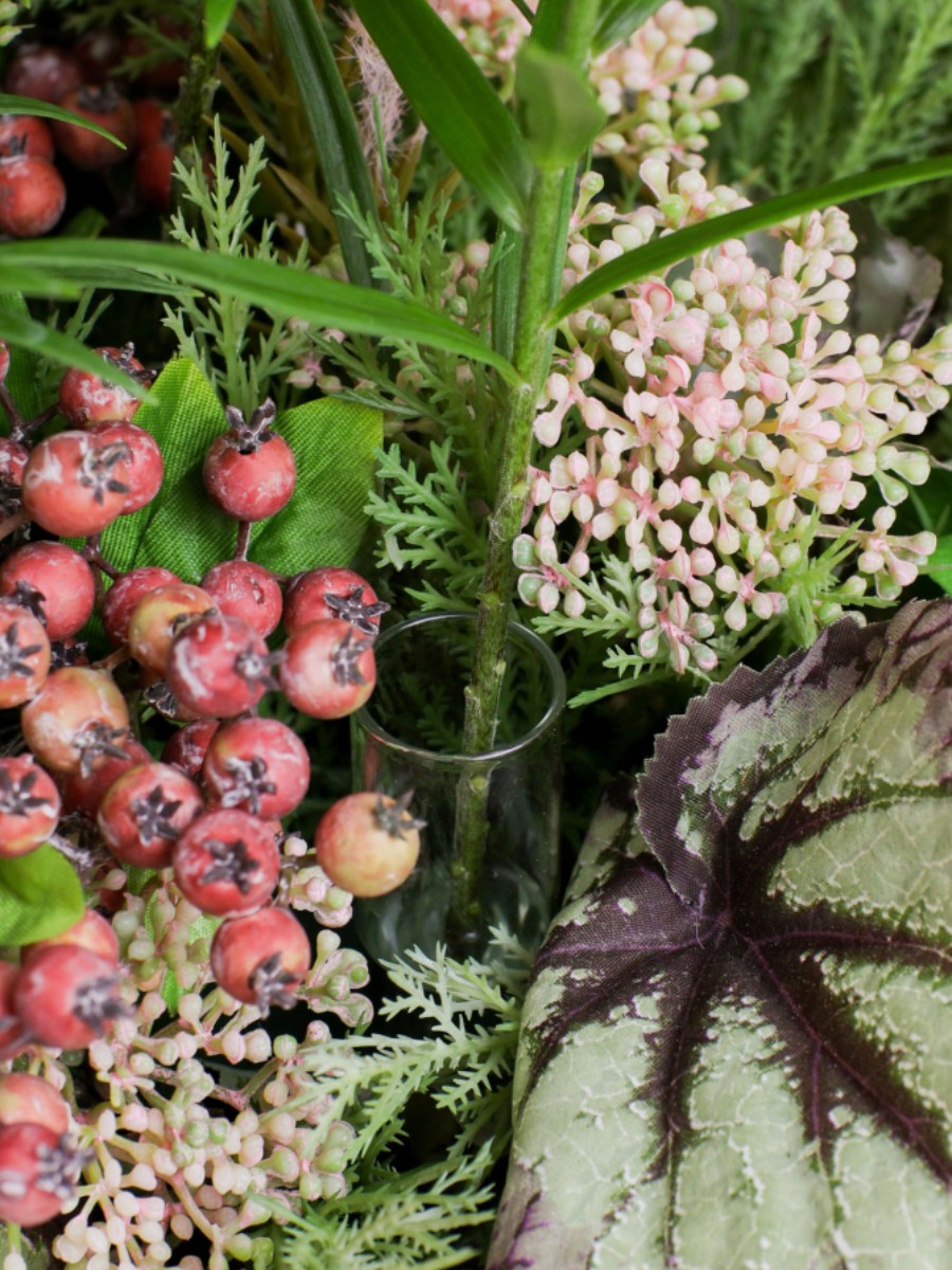 生花と造花のハイブリッドデザイン　生花がなくなった後ベースだけで飾れるアイデア