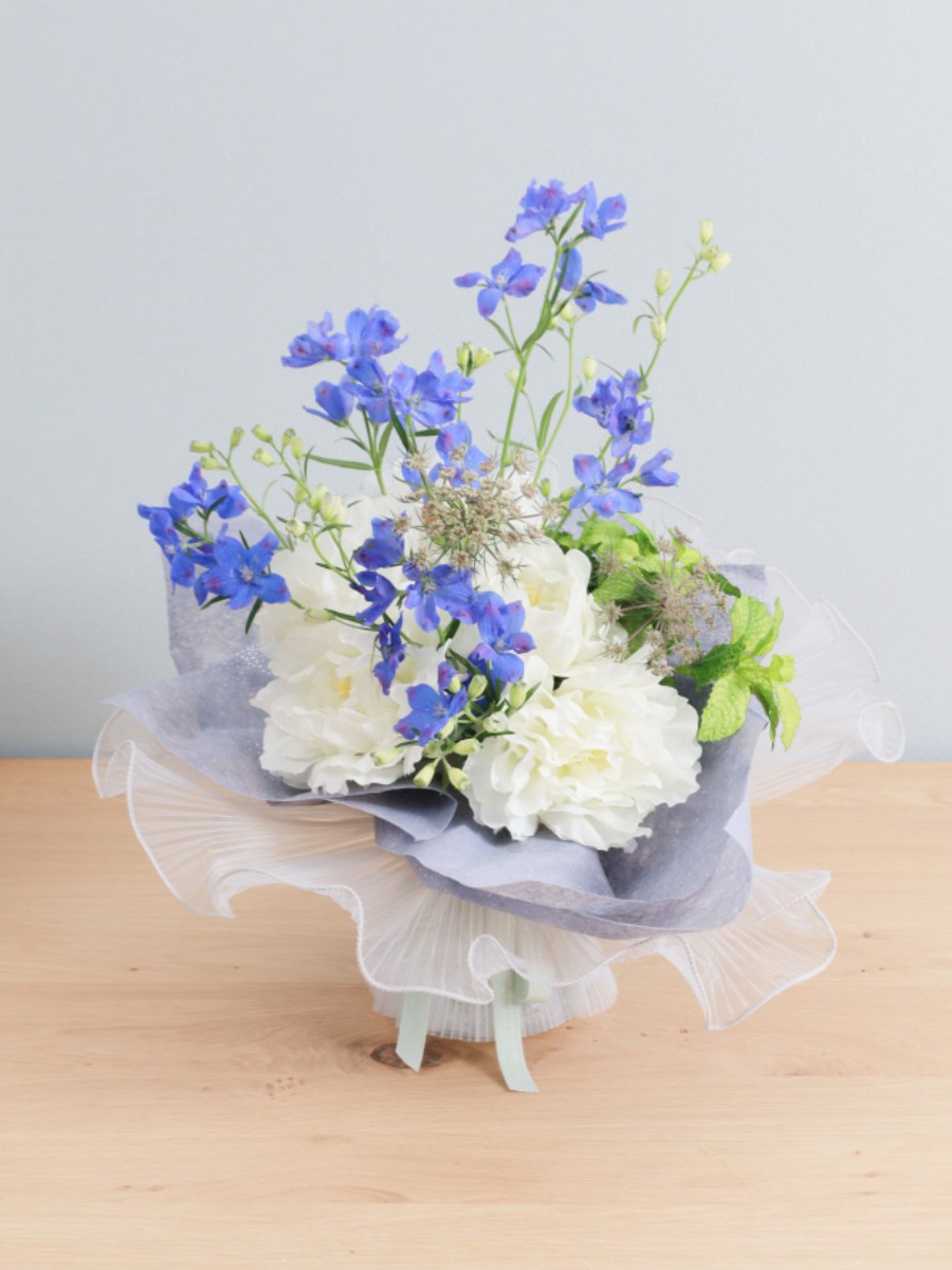 生花と造花のハイブリッドデザイン　スタンドブーケのアイデア