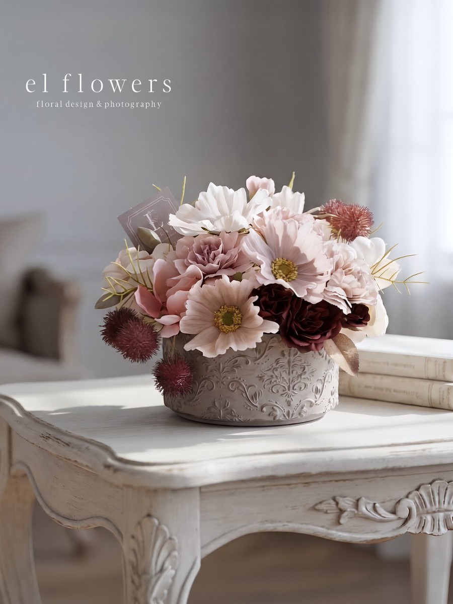 秋桜(コスモス)と薔薇のアンティーク風アレンジ