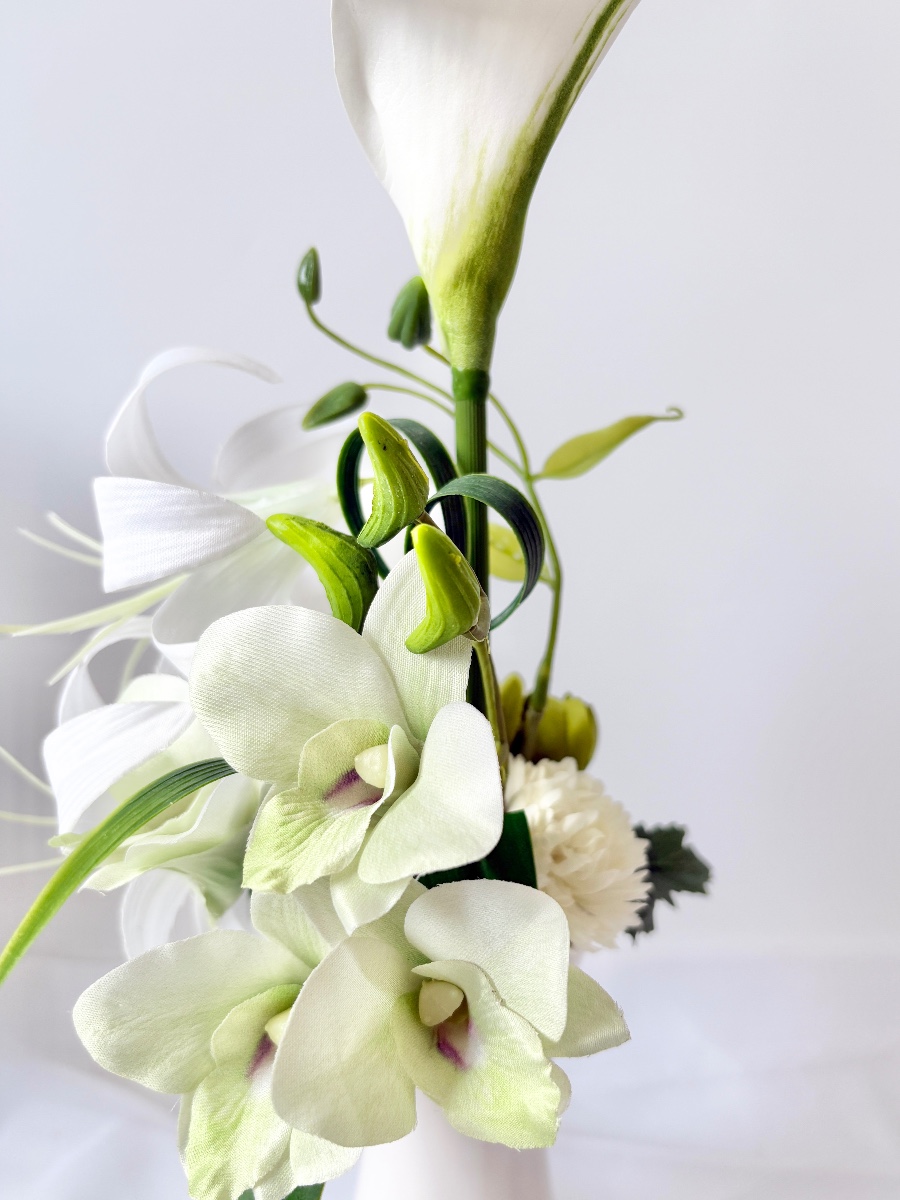 凛と咲くリリーのお供え花