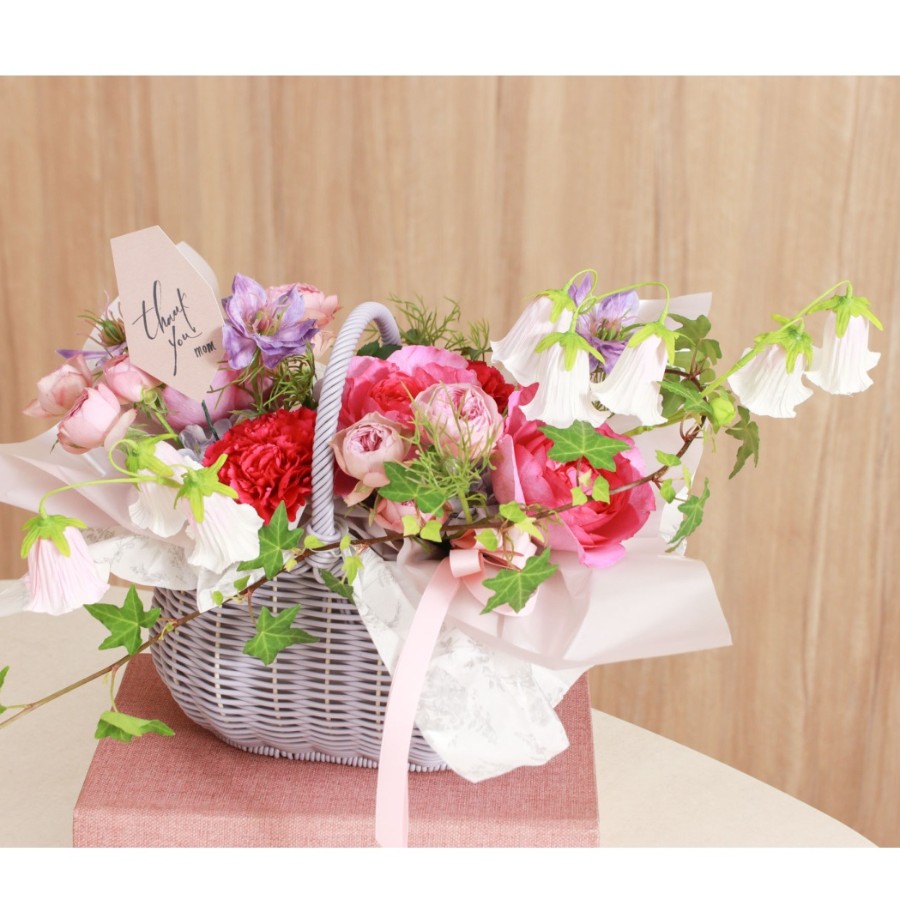 生花と造花のハイブリッドデザイン　母の日のバスケットアレンジのアイデア
