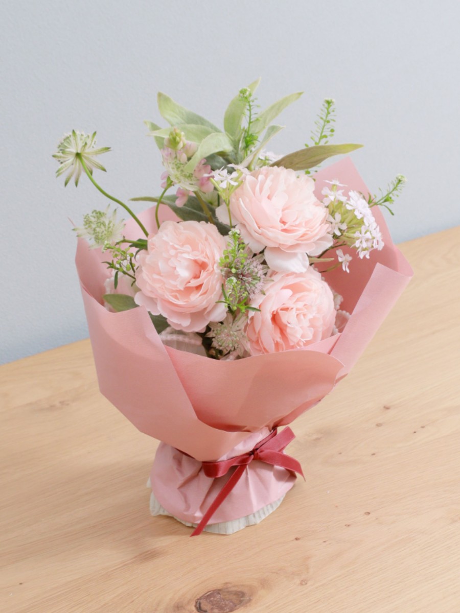 生花と造花のハイブリッドデザイン　スタンドブーケのアイデア