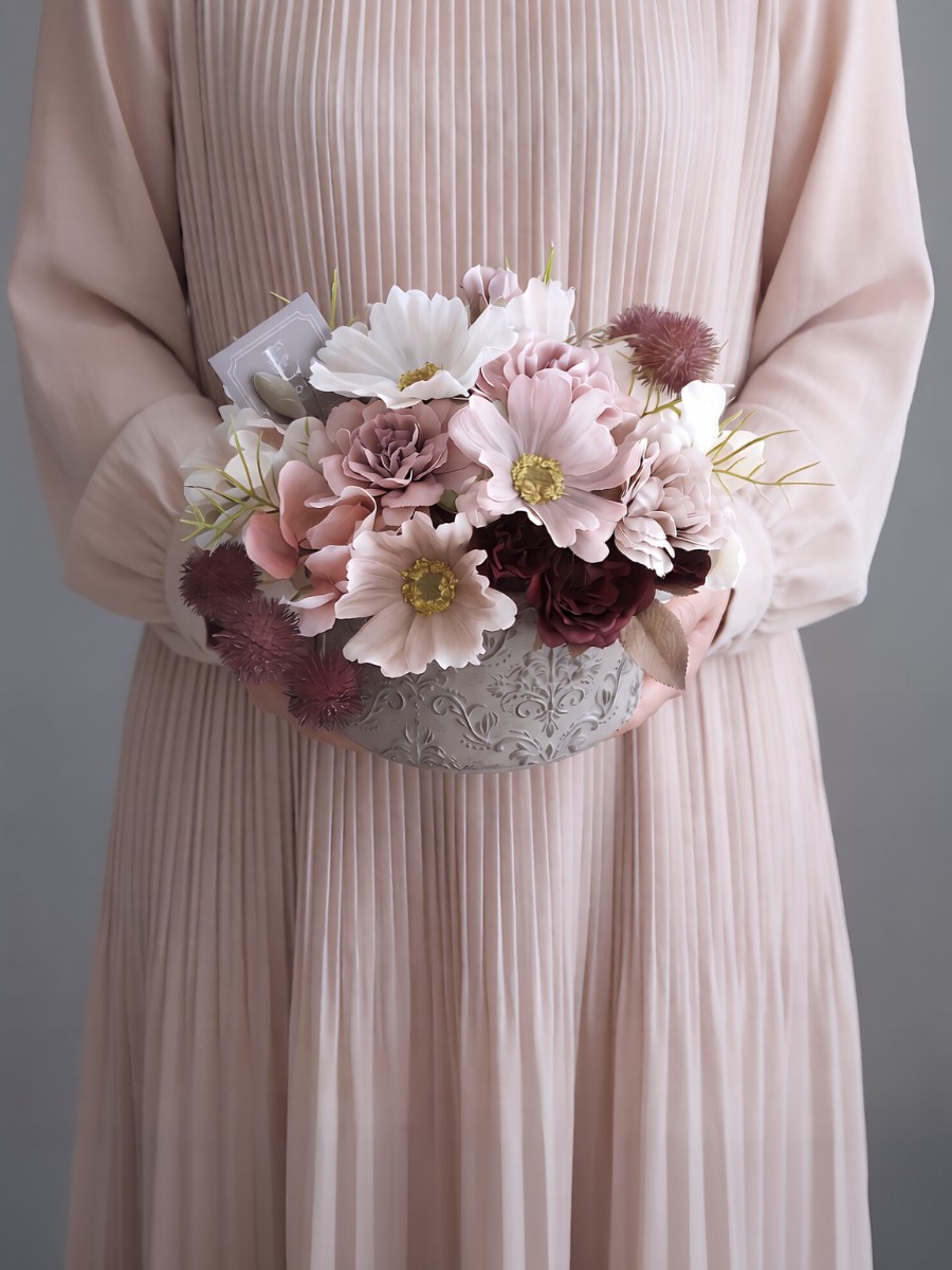 秋桜(コスモス)と薔薇のアンティーク風アレンジ