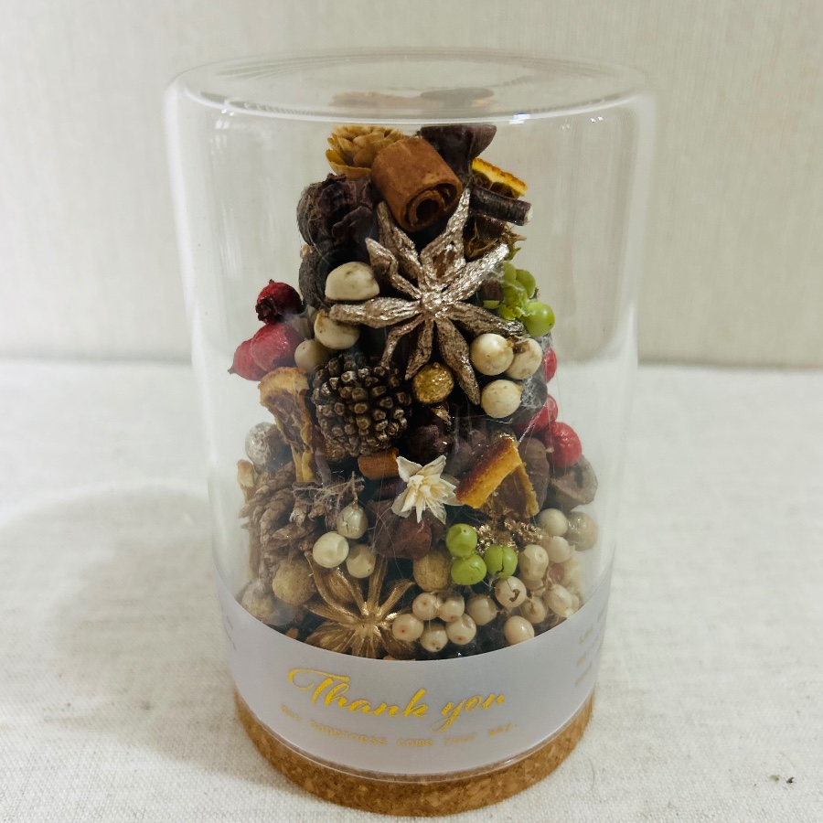木の実のボトルクリスマスツリー