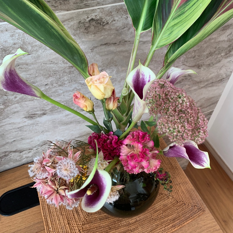 OKYO  カラーと柔らかい色合いのお花を合わせて見ました。 OKYO