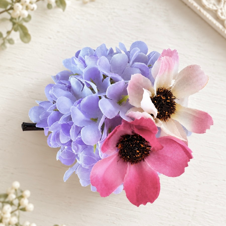 ハロウィンのおばけフラワーアレンジ｜かぼちゃと紫陽花・秋色のお花｜大人かわいい置き飾り｜ほうき付き ちょっぴりおちゃめで可愛い、
おばけさんのハロウィンフラワーアレンジです。????????

頭の上にころんとかぼちゃをのせたおばけさんに、
紫陽花やピンクのお花をふんわりとあしらいました。

紫やピ koharubiyori