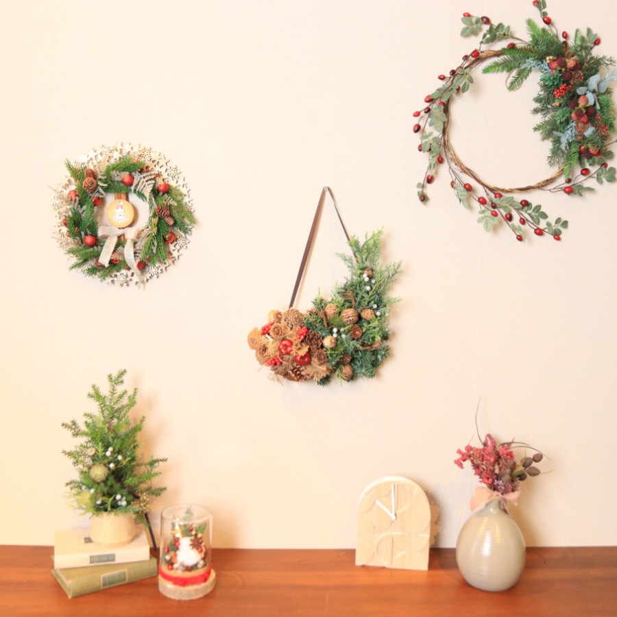 遊び心たっぷりのクリスマスリース