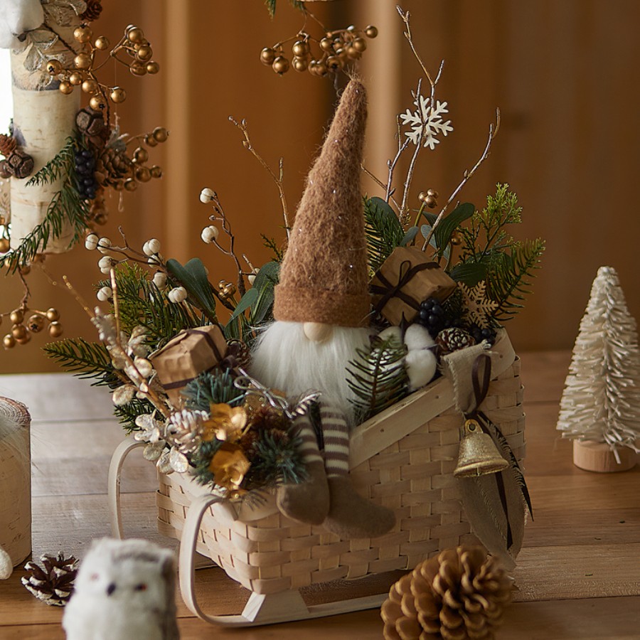 ソリに乗ったトムテのナチュラルクリスマス