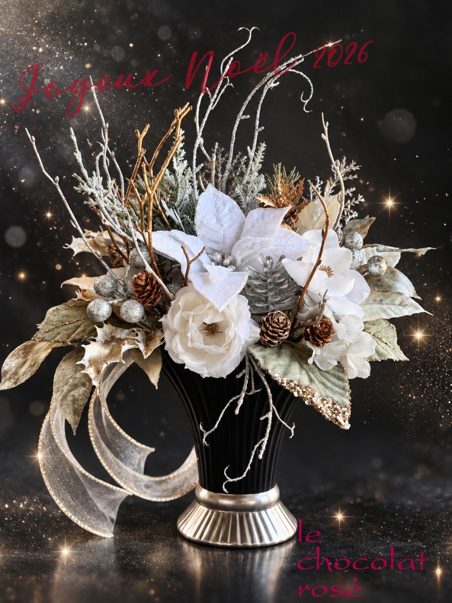 Noël2026☆雪降る森のクリスマス ひとつひとつこだわりの花材を集めて
ノーブルでリュクスなクリスマスアレンジをつくりました。

ポインセチア、薔薇、マグノリアはどれもベルベット調の美しいホワイト。
スパンコールを纏ったベルベットリーフ le chocolat rosé