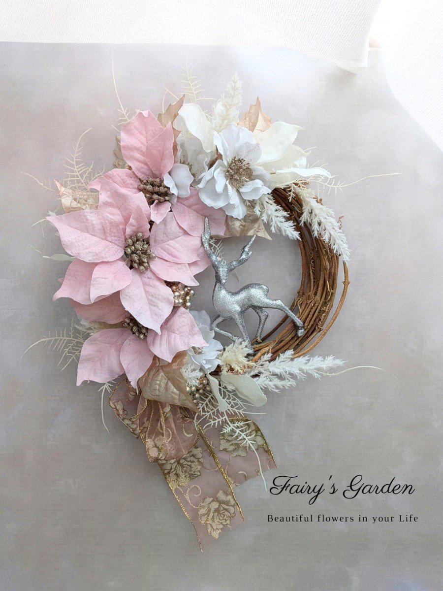 ポインセチアのクリスマスリース 大輪のピンクのポインセチアが大人可愛い、
パステルカラーのクリスマスリースです。 Fairy’s　Garden