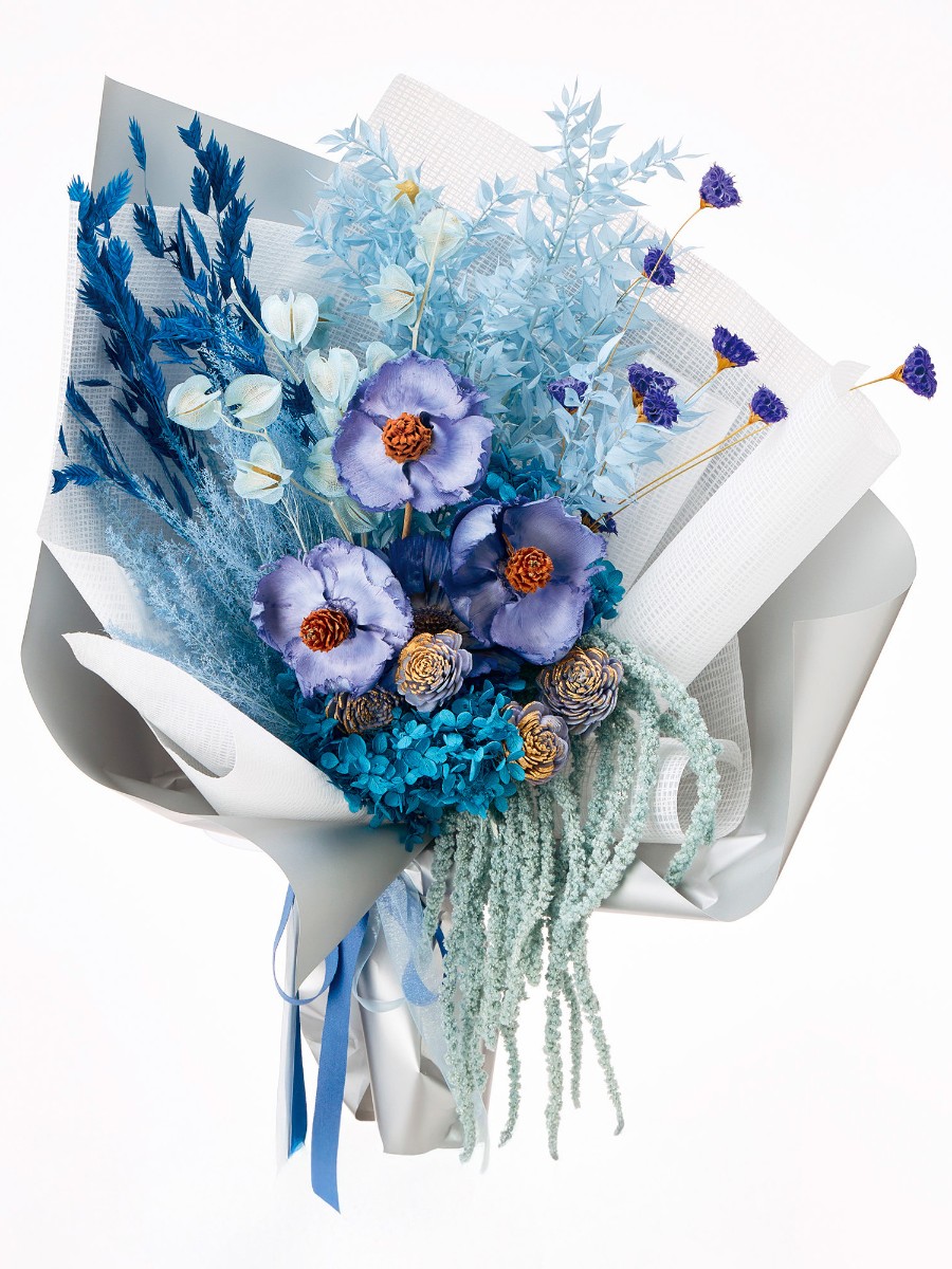 爽やかなブルーの花束 透明感と落ち着きをまとう爽やかなブルーの花束 はなどんや投稿