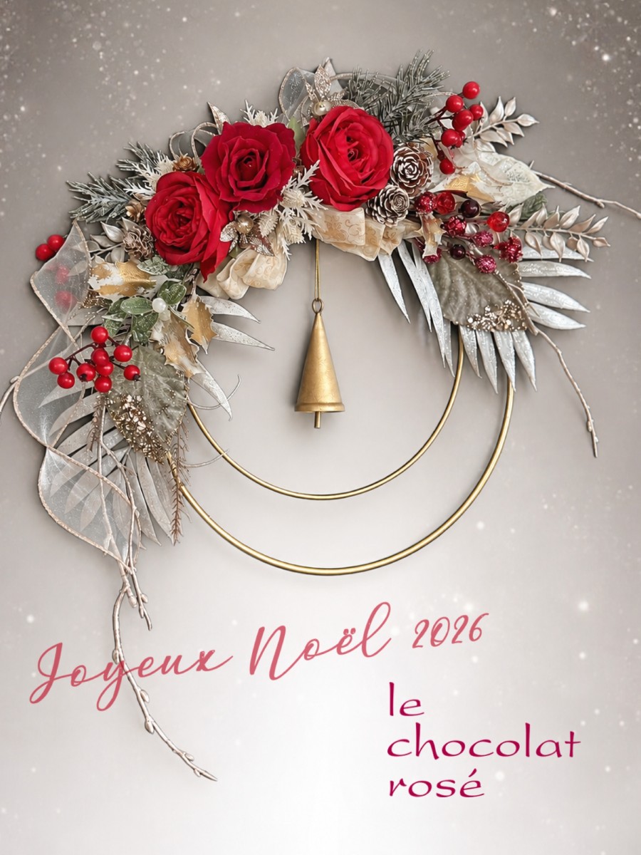 Noël2026☆Bourgogne Rouge 真紅の薔薇をメインに、ゴールドを纏った白のヒイラギやシルバーホワイトのファーン、
雪化粧のミスルトゥや、パールホワイトのルスカスなど
こだわって集めたクリスマスを彩る花やリーフたちで
リュクスなリース le chocolat rosé