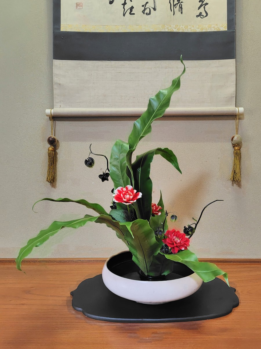 タニワタリとダリア タニワタリのお生花にダリアを入れて、遊んでみました。 アンソレイエ