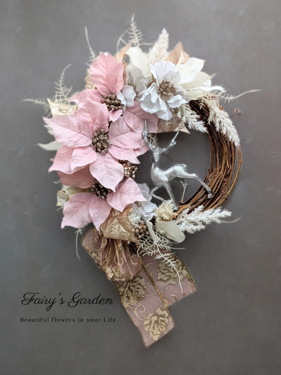 ポインセチアのクリスマスリース 大輪のピンクのポインセチアが大人可愛い、
パステルカラーのクリスマスリースです。 Fairy’s　Garden