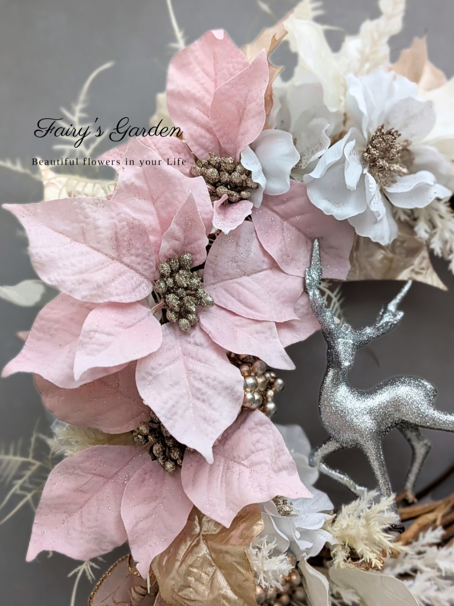 ポインセチアのクリスマスリース 大輪のピンクのポインセチアが大人可愛い、
パステルカラーのクリスマスリースです。 Fairy’s　Garden