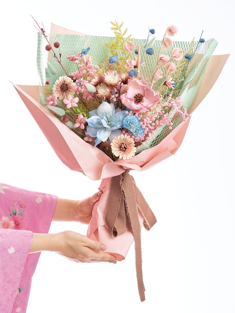 晴れの日に贈る花束 かわいい華やかさで春らしさ満開のピンク色の花束 はなどんや投稿