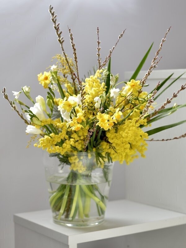 ミモザと季節の花の花束