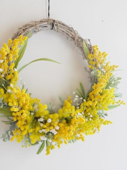 オーレアミモザの蕾とイエローのリース　春　クラスペディア　アリッサム 輝くような黄色。お部屋に、春が訪れる「ミモザのリース